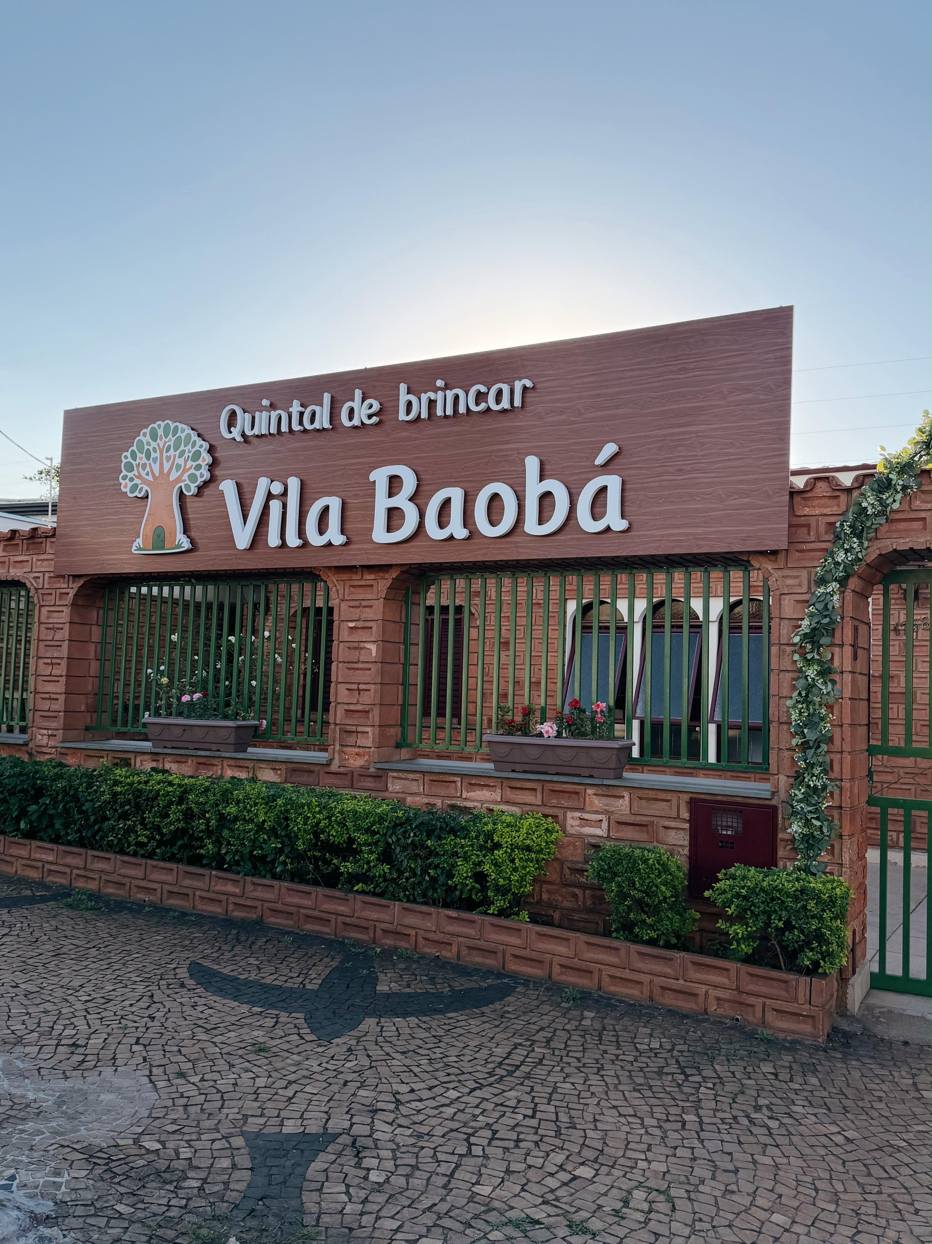 Fachada do Vila Baobá no bairro Taquaral, em Campinas